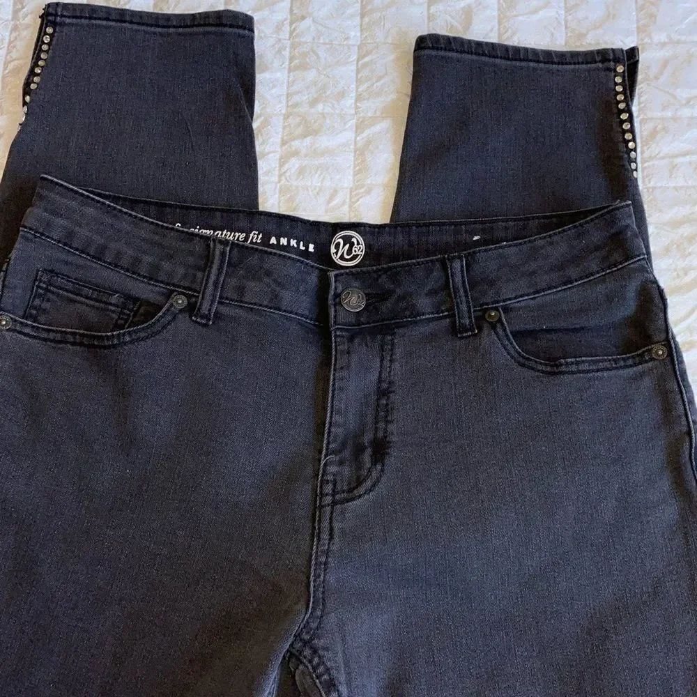 W62 charcoal rhinestone capris size 6